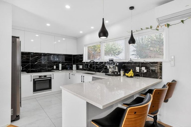 Photo of property in 1/7a Corunna Road, Milford, Auckland, 0620