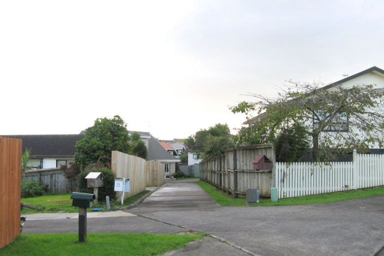 Photo of property in 9 Seaglen Place, Botany Downs, Auckland, 2010