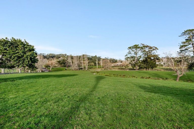 Photo of property in 154 Awa Road, Kumeu, 0891