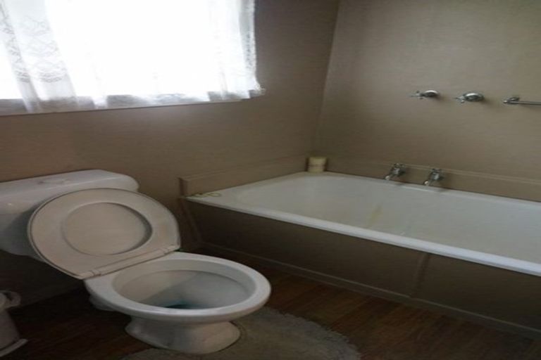 Photo of property in 12 Solway Avenue, Ilam, Christchurch, 8041