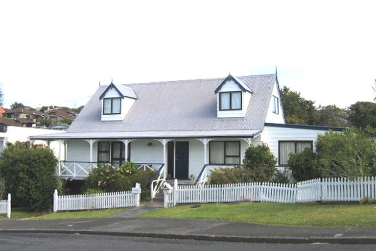 Photo of property in 1 Bevyn Street, Castor Bay, Auckland, 0620