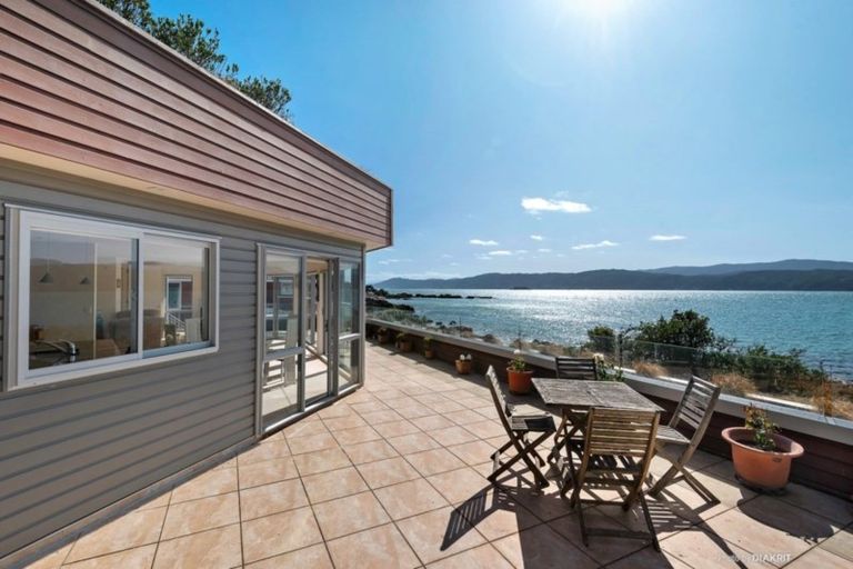 Photo of property in 1/279 Karaka Bay Road, Karaka Bays, Wellington, 6022