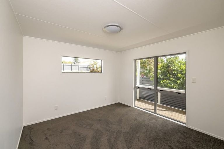 Photo of property in 76 Queens Road, Waikanae Beach, Waikanae, 5036