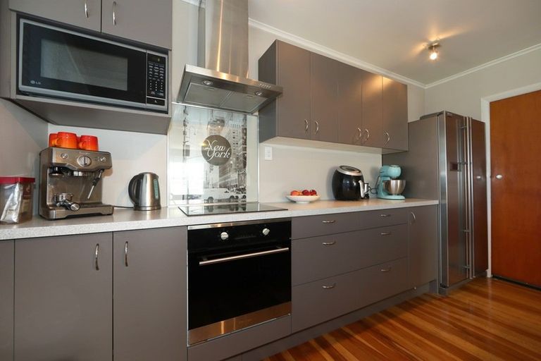 Photo of property in 712 Grove Road, Mayfair, Hastings, 4122