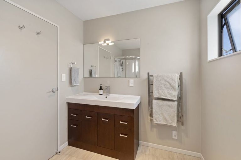 Photo of property in 682c Beach Road, Browns Bay, Auckland, 0630