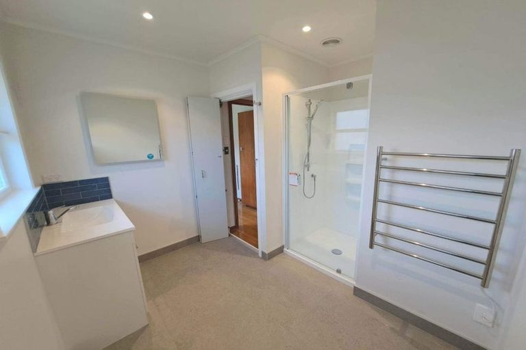 Photo of property in 3/87 Lake Road, Belmont, Auckland, 0622