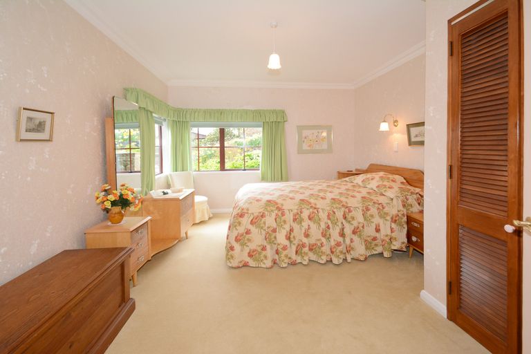 Photo of property in 4a Saint Ronans Road, Macandrew Bay, Dunedin, 9077