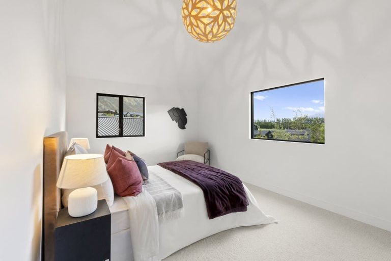Photo of property in 98 Jacks Point Rise, Jacks Point, Queenstown, 9371