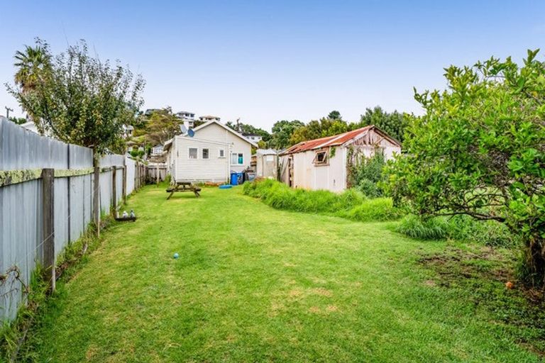 Photo of property in 10 Harbour Street, Moturoa, New Plymouth, 4310