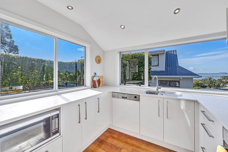 Photo of property in 2 Oakpark Place, West Harbour, Auckland, 0618