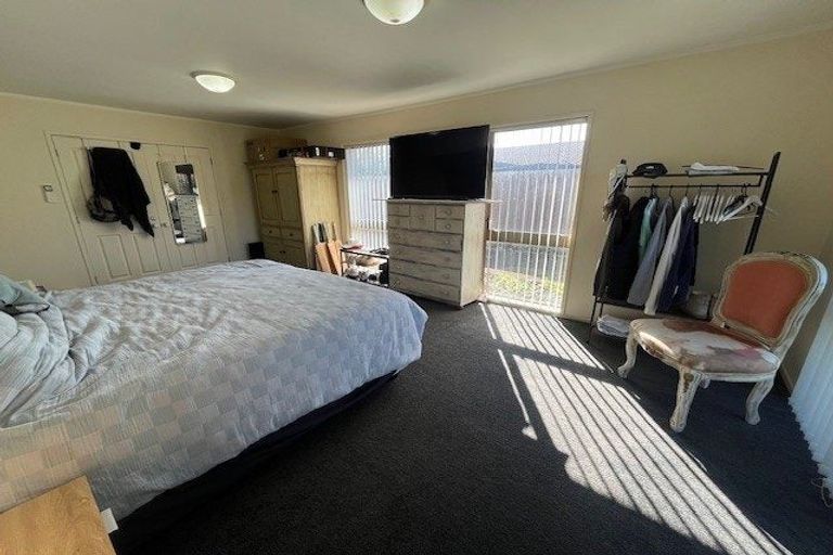 Photo of property in 32 Jillteresa Crescent, Half Moon Bay, Auckland, 2012