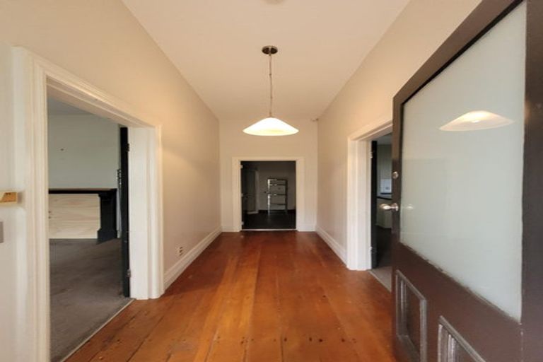 Photo of property in 4/6 Defoe Place, Waltham, Christchurch, 8023