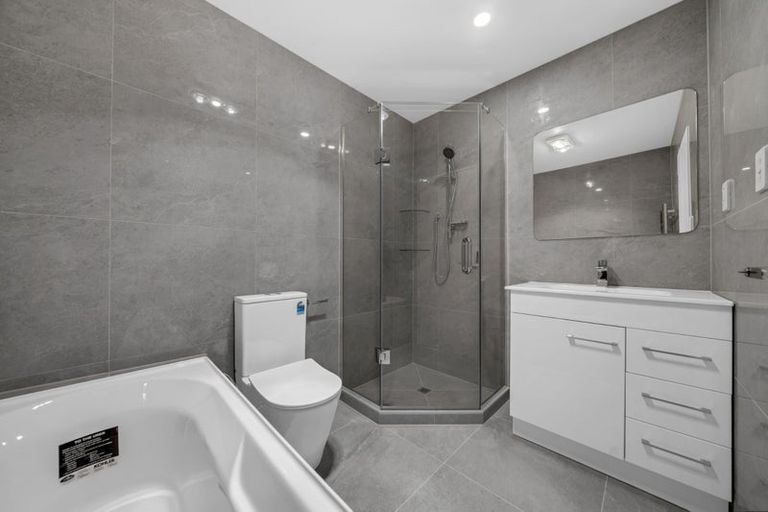 Photo of property in 9c Edgerton Road, Te Atatu Peninsula, Auckland, 0610