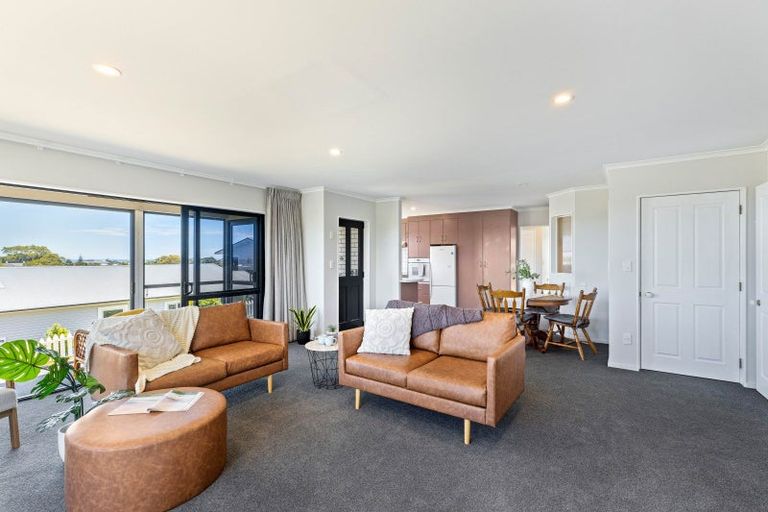 Photo of property in 47 Paynters Avenue, Strandon, New Plymouth, 4312