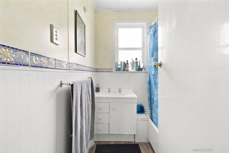 Photo of property in 9 Costley Street, Carterton, 5713