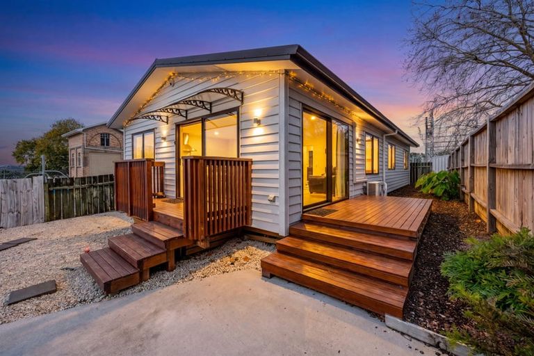 Photo of property in 22a Lincoln Park Avenue, Massey, Auckland, 0614