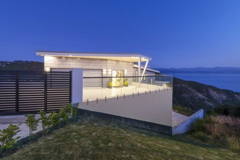 Photo of property in 35 Grumman Lane, Newlands, Wellington, 6037