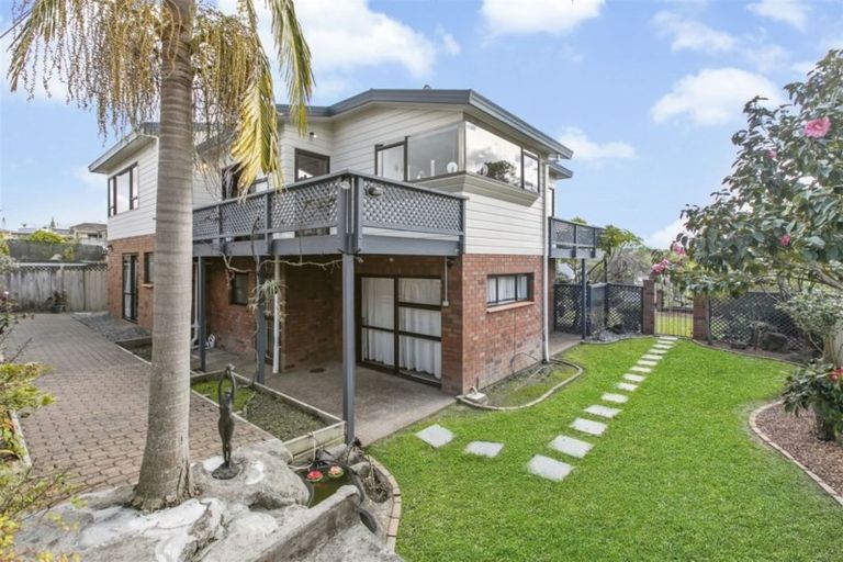 Photo of property in 203 Luckens Road, West Harbour, Auckland, 0618