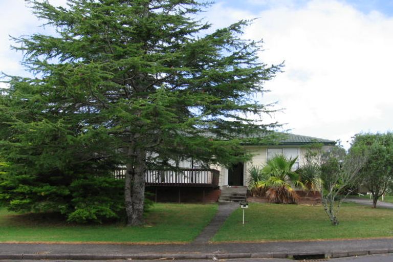 Photo of property in 19 Serwayne Place, Sunnyvale, Auckland, 0612