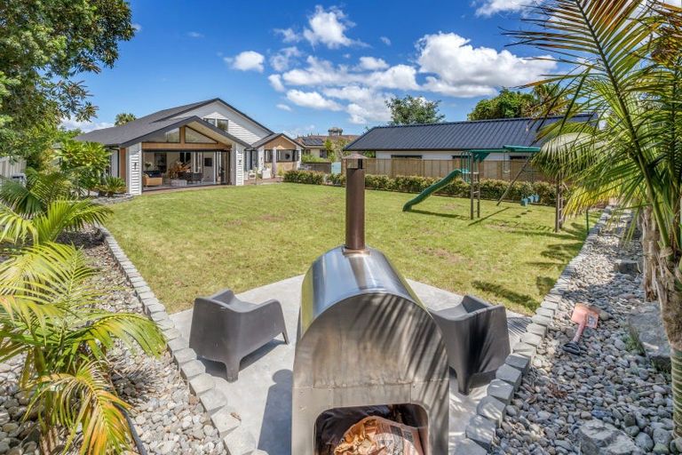 Photo of property in 8 St Elmo Rise, Shamrock Park, Auckland, 2016