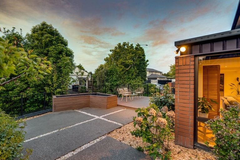 Photo of property in 2/143 Straven Road, Fendalton, Christchurch, 8014