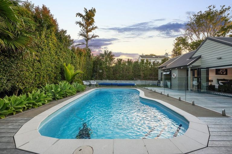 Photo of property in 9 Quebec Road, Milford, Auckland, 0620