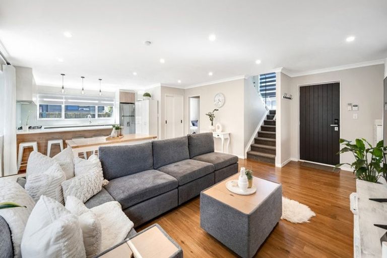 Photo of property in 37a Rollerson Street, Papakura, 2110