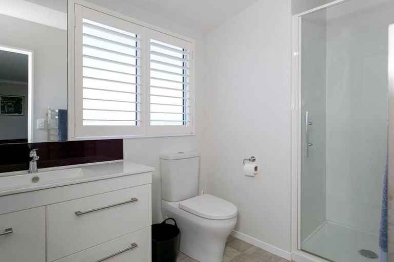 Photo of property in 2 Golders Place, Richmond Heights, Taupo, 3330