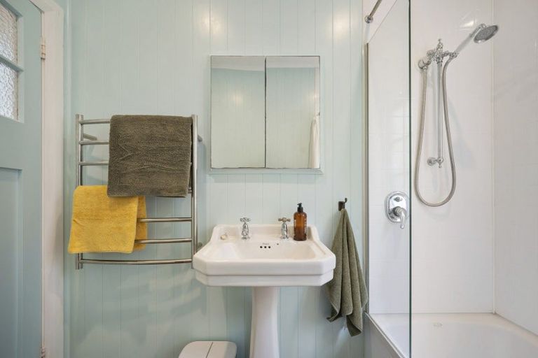 Photo of property in 34 Northland Road, Northland, Wellington, 6012