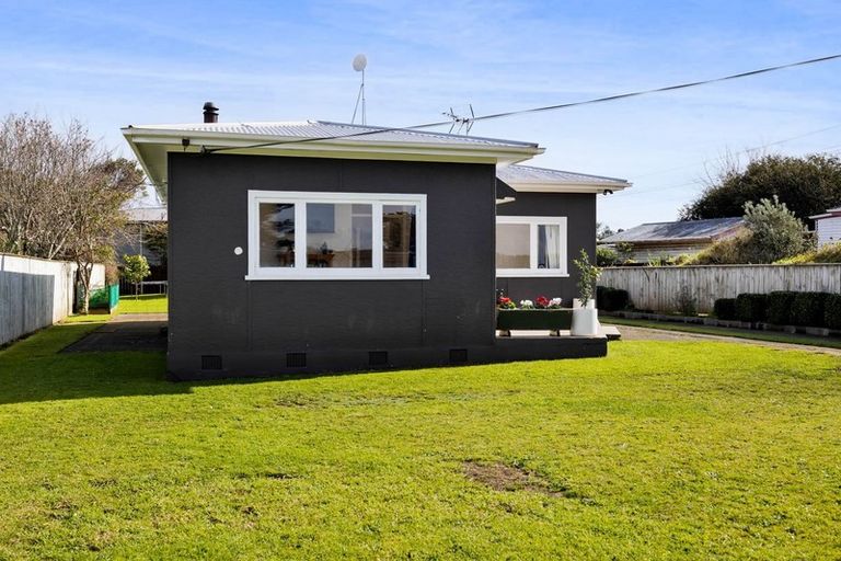 Photo of property in 464 South Road, Omata, New Plymouth, 4374