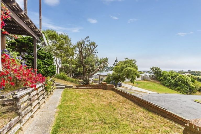 Photo of property in 11 The Spinney, Titahi Bay, Porirua, 5022