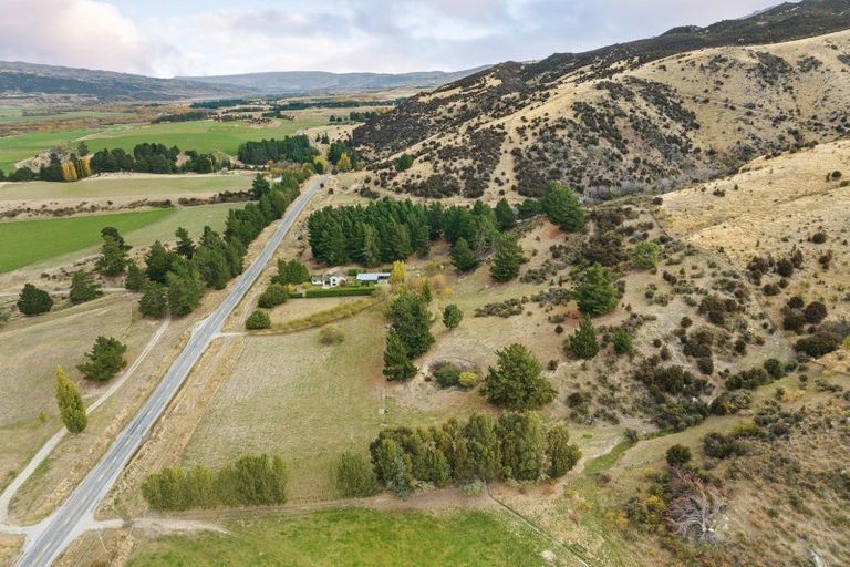 Photo of property in 2331 Luggate-cromwell Road, Queensberry, Cromwell, 9383