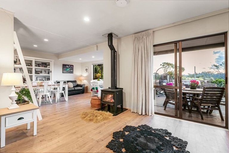 Photo of property in 12 Valerie Crescent, Okura, Albany, 0792