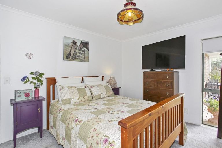 Photo of property in 24 Ranch Place, Pukekohe, 2120