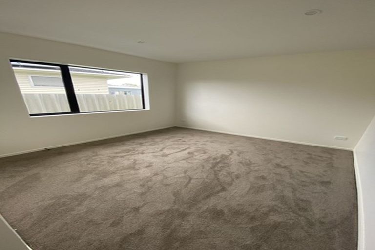 Photo of property in 24 Royal Arch Place, Rosehill, Papakura, 2113