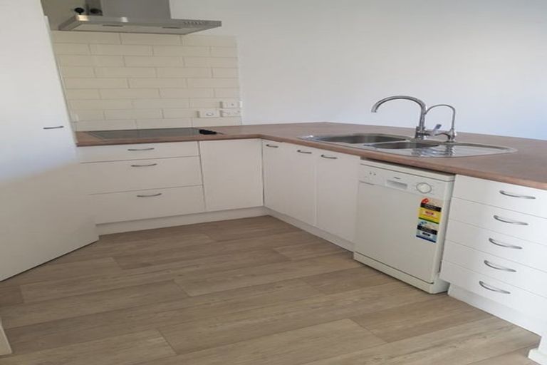 Photo of property in 5/14 Fields Parade, Oteha, Auckland, 0632