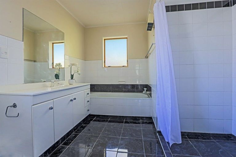 Photo of property in 23 Avondale Road, Taradale, Napier, 4112