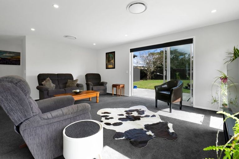 Photo of property in 7 Robbins Crescent, Hawera, 4610