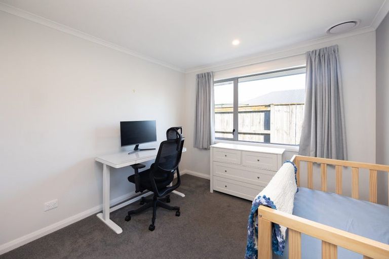 Photo of property in 6 Atlantic Drive, Fitzherbert, Palmerston North, 4410