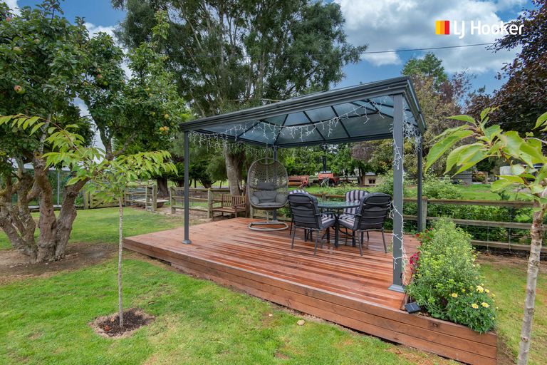 Photo of property in 495 Centre Road, Momona, Outram, 9073