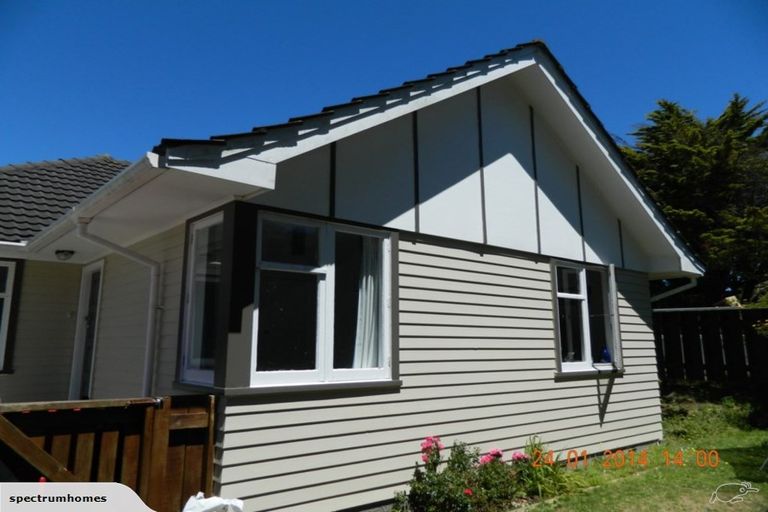 Photo of property in 25 Stewart Drive, Newlands, Wellington, 6037