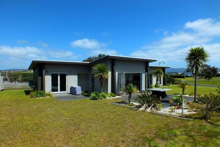 Photo of property in 113 Titoki Place, Matarangi, Whitianga, 3592