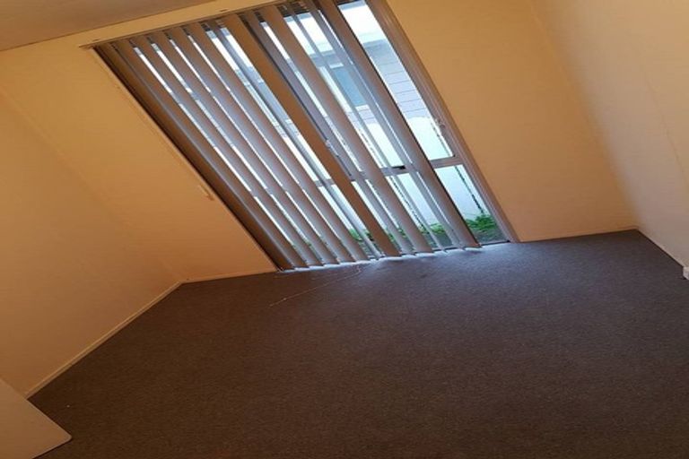 Photo of property in 2/12 Barneys Farm Road, Clendon Park, Auckland, 2103