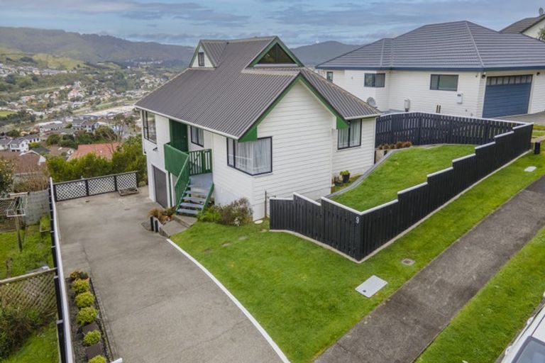 Photo of property in 9 Chastudon Place, Tawa, Wellington, 5028