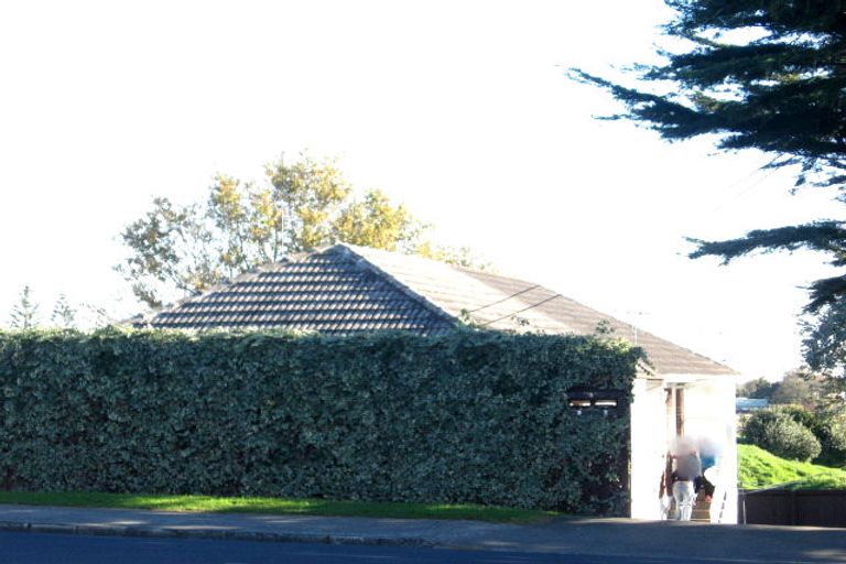 Photo of property in 1/5 Great South Road, Manurewa, Auckland, 2102