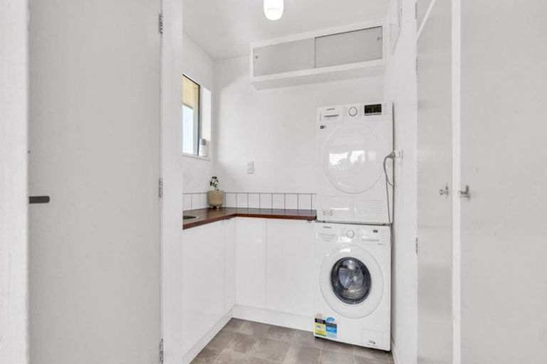 Photo of property in 13 Davidson Crescent, Hornby, Christchurch, 8042