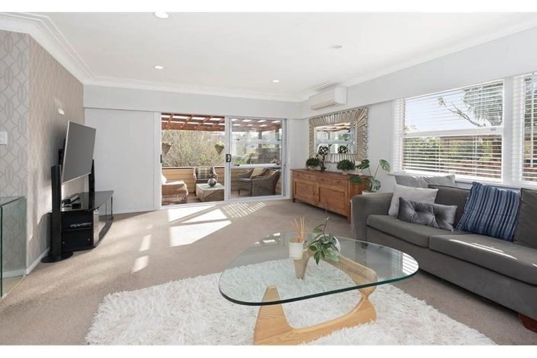 Photo of property in 29 Bert Wilson Place, Cockle Bay, Auckland, 2014