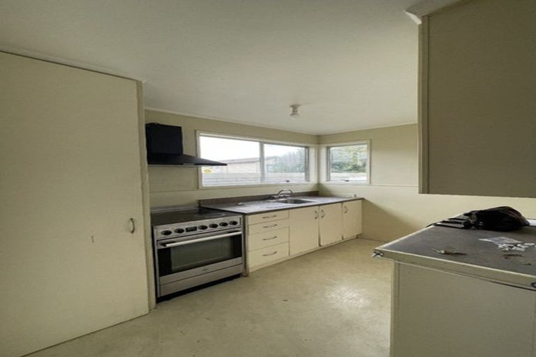 Photo of property in 28 Hinton Place, Weymouth, Auckland, 2103
