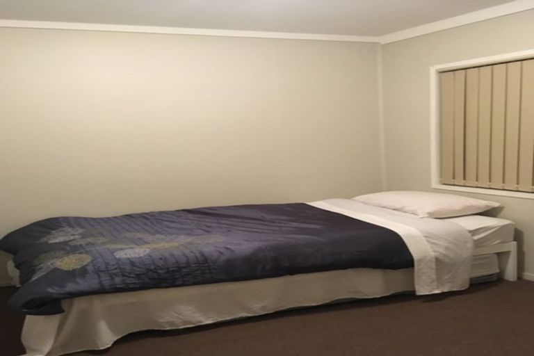 Photo of property in 6 Gloaming Place, Conifer Grove, Takanini, 2112