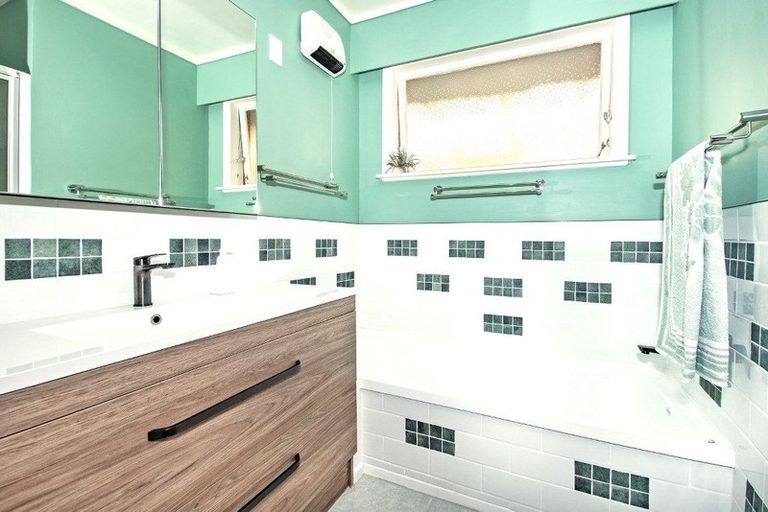 Photo of property in 90 Old Onerahi Road, Onerahi, Whangarei, 0110